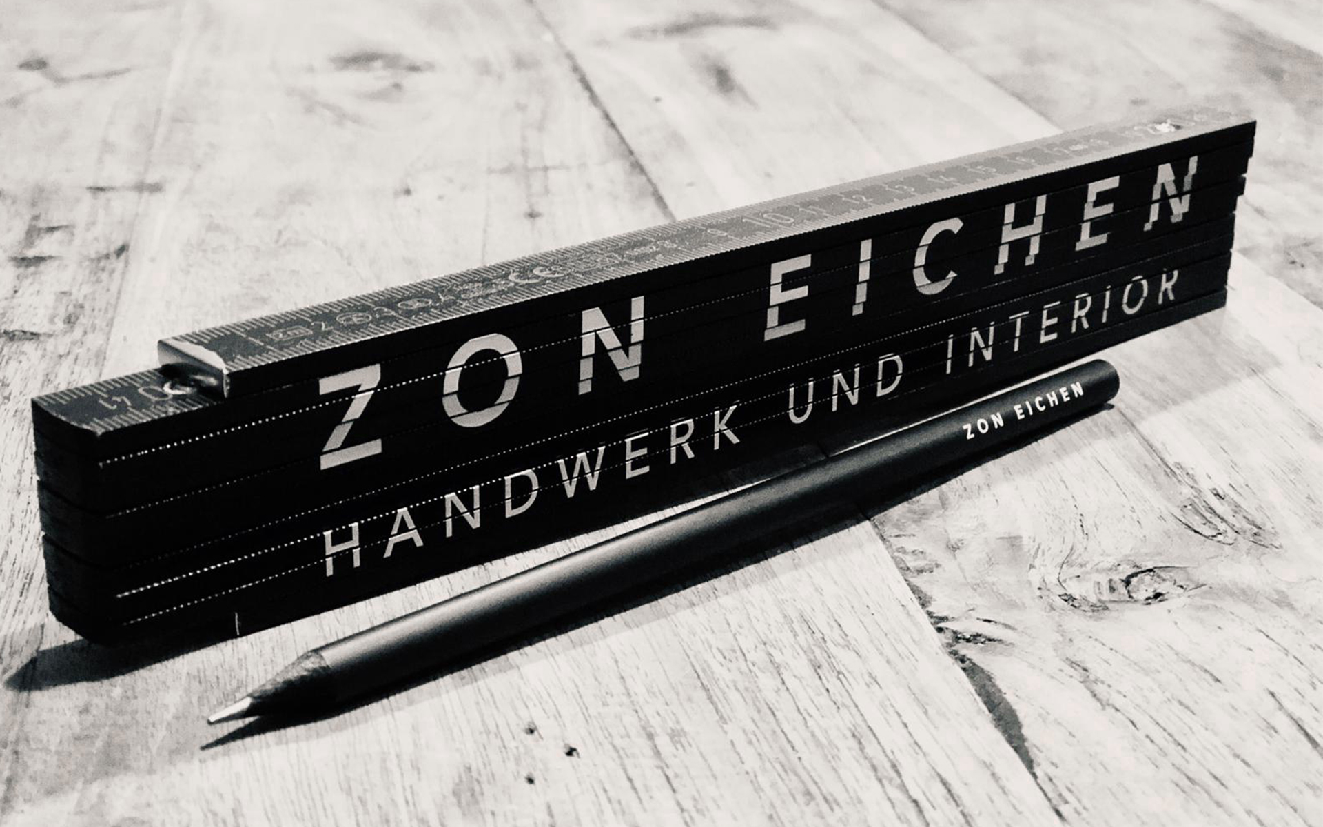 zon Eichen Zollstock und Bleistift